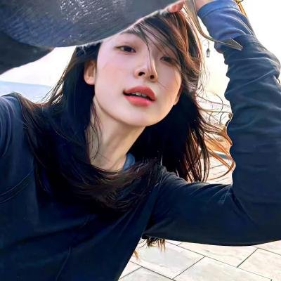 伊娜：初生之犊 封面